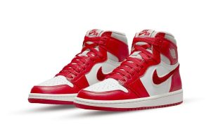 Air Jordan 1 High Varsity Red (2022) (W)