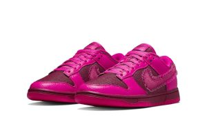 Nike Dunk Low Valentines Day (2022) (W)